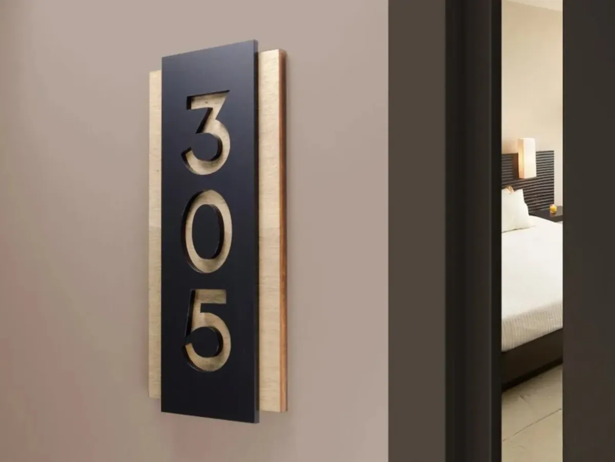 Letrero de número de habitación de hotel personalizad / Señalización para apartamentos y hostelería - Image 3