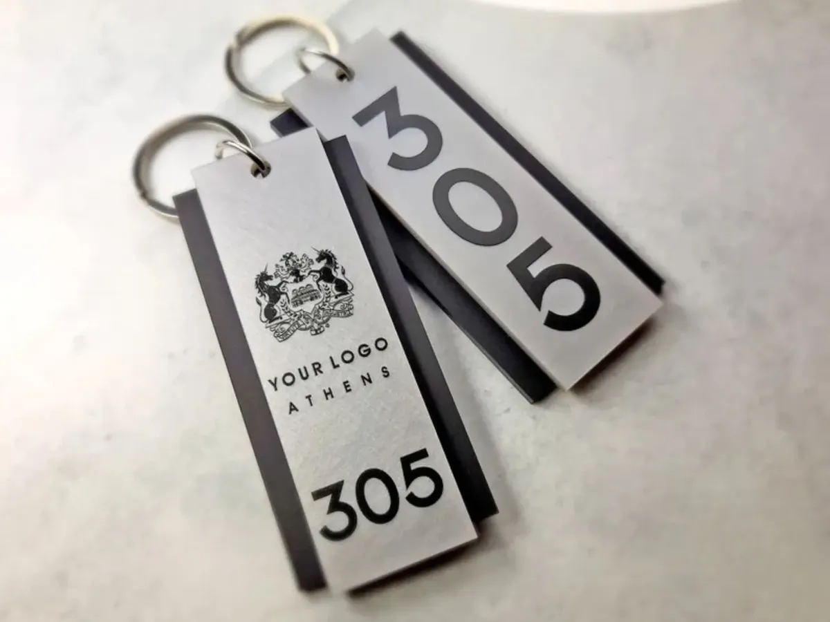 Llavero Moderno Personalizado para Hoteles, Key Tag con su logo y número de habitación - Image 2