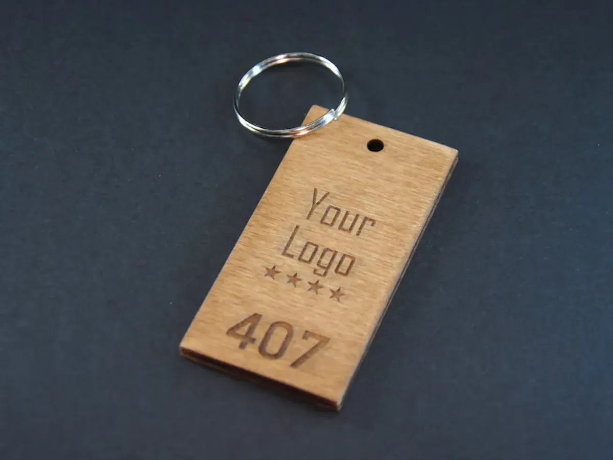 Llavero de hotel personalizado fabricado en madera, Llavero con tu logo y número de habitación - Image 3